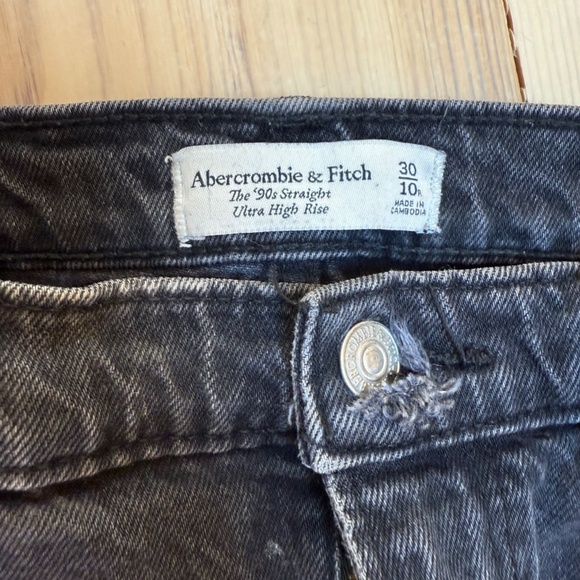 NWT ABERCROMBIE & FITCH 90s Black Straight Ultra High Rise Jeans Size 30 Regular - Picture 3 of 4